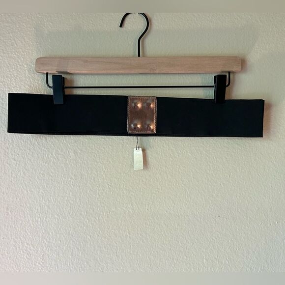 NWT - WHBM Elegant Silver, Gold, Black Beaded & Sequence Belt - Large - Picture 4 of 6